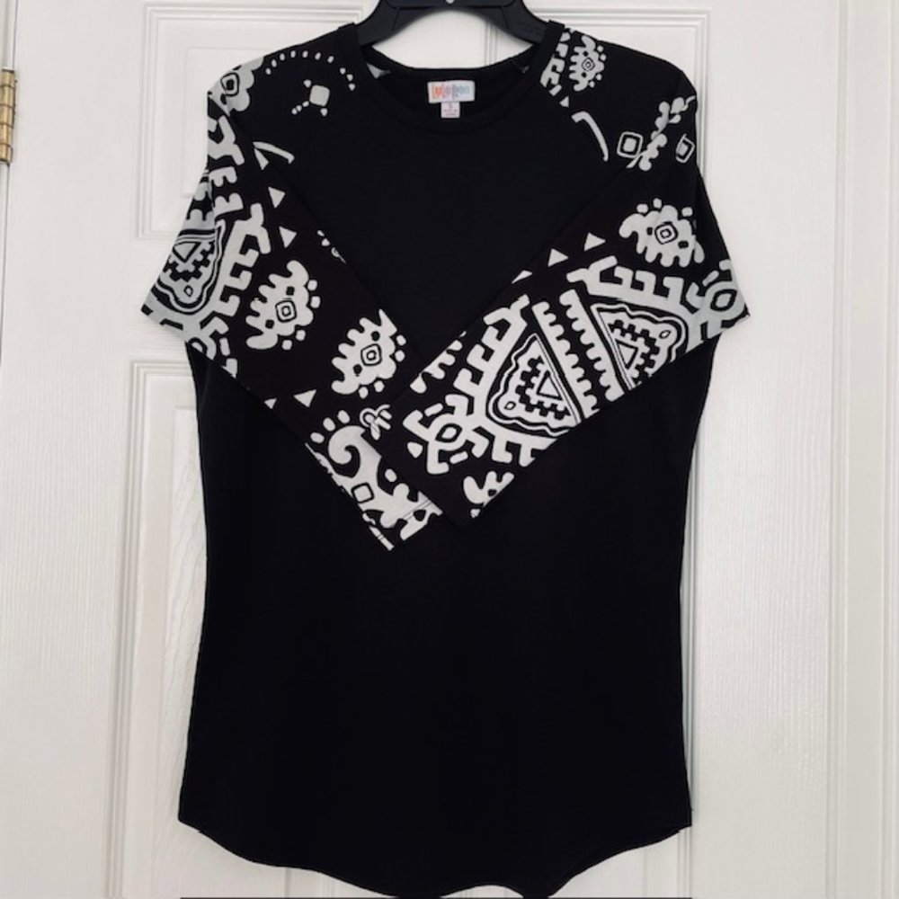 LuLaRoe Randy Size Small Raglan Sleeve T, Black/Off White